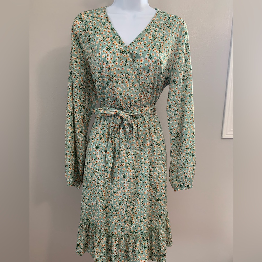 Davi & Dani Floral Dress - Picture 1 of 16